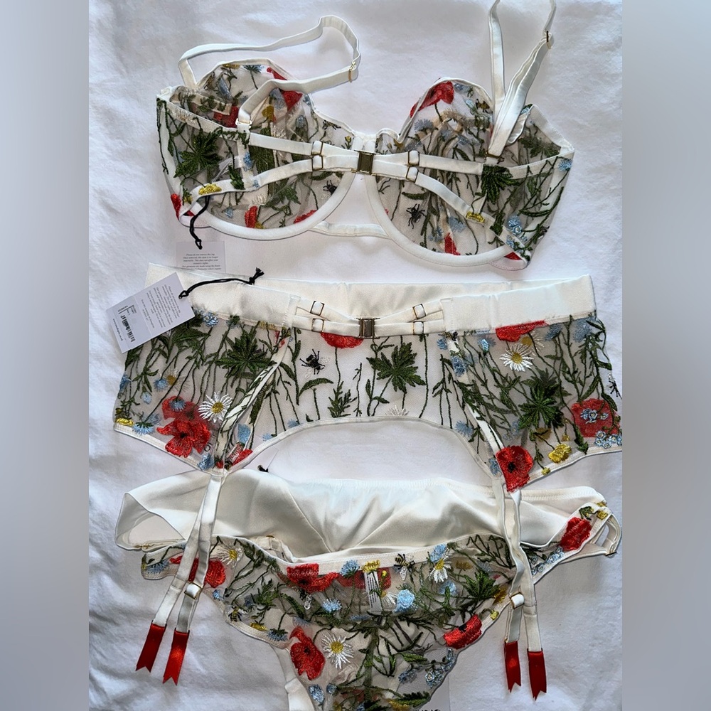 NWT Rare Studio Pia Flora Full White Silk Embroidered Floral Lingerie Set - Picture 10 of 15